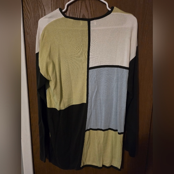 Colorblock Long Sleeve - Picture 2 of 2